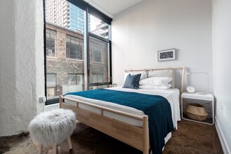 154 W Erie St, Unit 524 in Chicago, IL - Building Photo - Building Photo