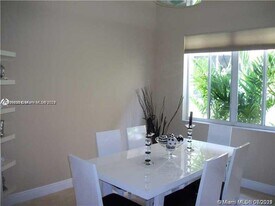 1290 Camellia Ln in Weston, FL - Building Photo - Building Photo