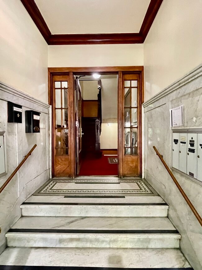 5213 S Ingleside Ave in Chicago, IL - Building Photo - Building Photo