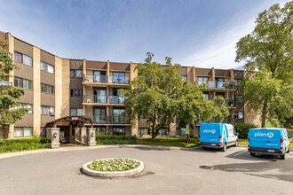 3105 RUE EDOUARD-MONTPETIT in Laval, QC - Building Photo - Building Photo