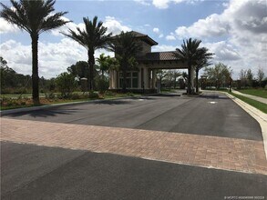 861 SE Courances Dr in Port St. Lucie, FL - Building Photo - Building Photo