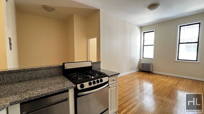 WEST 56 STREET in New York, NY - Foto de edificio - Building Photo