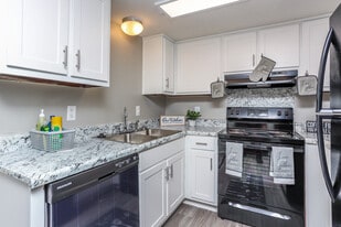 Huckleberry Hill Apartments in Columbus, GA - Building Photo