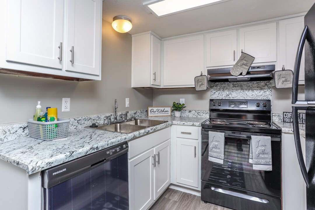 Huckleberry Hill Apartments in Columbus, GA - Building Photo