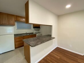 Westover Court Apartments in Arlington, VA - Foto de edificio - Building Photo