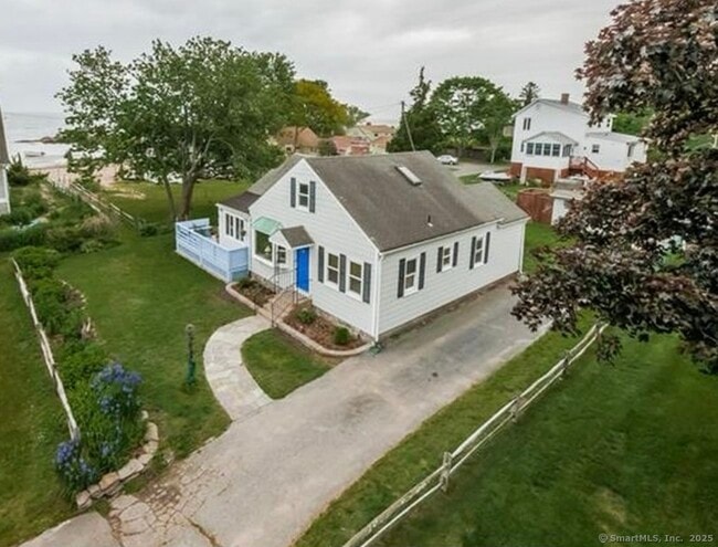 60 Bassett Ln in Madison, CT - Foto de edificio - Building Photo