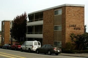 Lake Vista Apartments in Seattle, WA - Building Photo