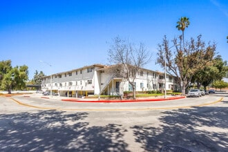 275-285 N Garfield Ave in Pasadena, CA - Building Photo - Building Photo