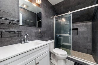 526 Grove Ave in Edison, NJ - Building Photo - Building Photo