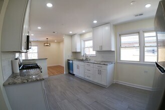 8017 W Churchill Ave in Niles, IL - Foto de edificio - Building Photo