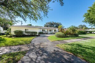 560 NE 106th St in Miami Shores, FL - Building Photo