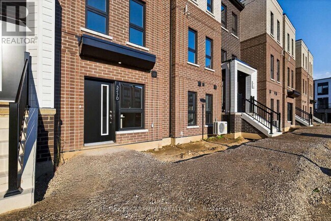 70 Kenesky Dr in Hamilton, ON - Building Photo - Building Photo