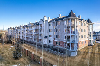 333V Country Village Mano NW in Calgary, AB - Building Photo - Building Photo