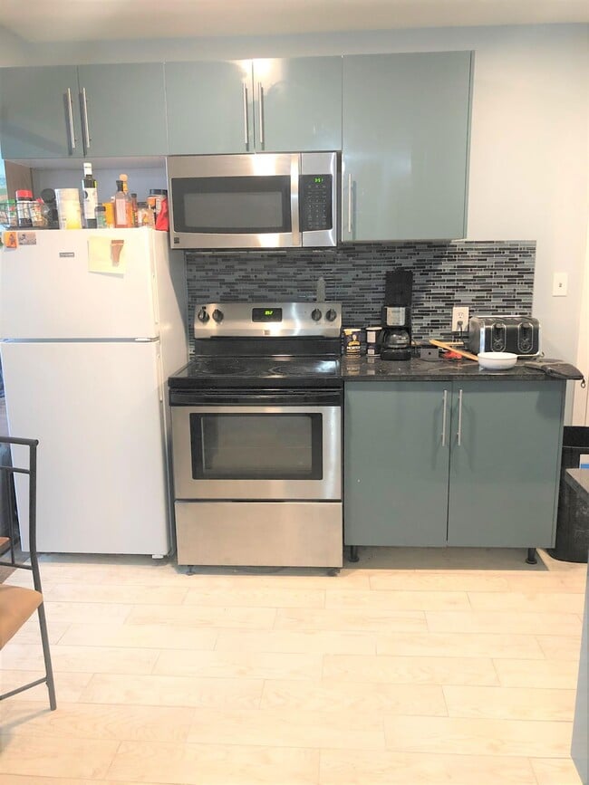 57 Rutherford Ave, Unit 2 in Boston, MA - Foto de edificio - Building Photo