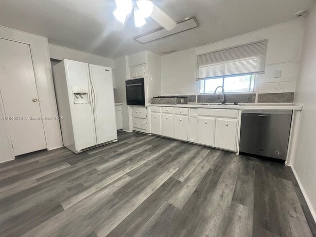 property at 23017 Watergate Cir