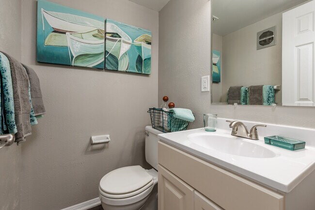 Mariners Green Apartments in Newport News, VA - Building Photo - Interior Photo