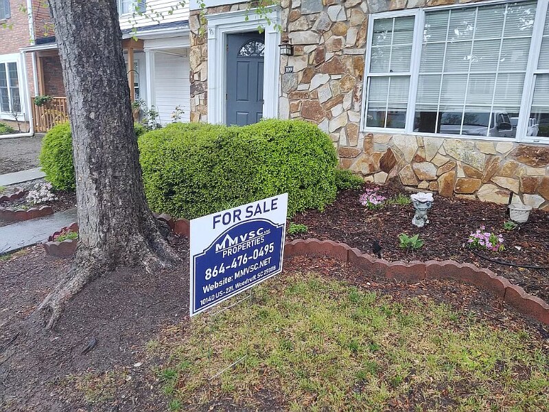 131 Shady Tree Dr in Taylors, SC - Building Photo