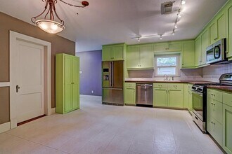 1020 Louise St in Houston, TX - Building Photo - Building Photo