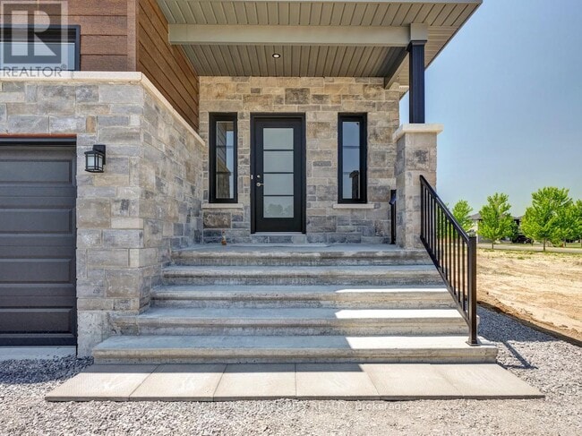 property at 906 Chablis Cres