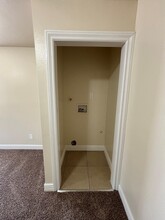 318 E 105th St in Los Angeles, CA - Foto de edificio - Building Photo