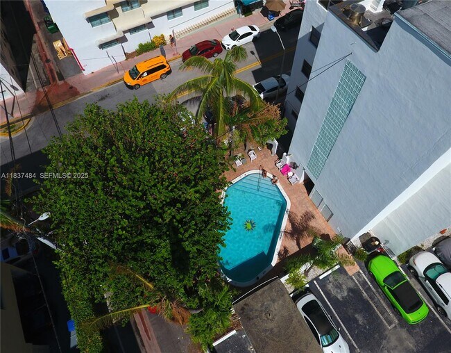 1390 Ocean Dr in Miami Beach, FL - Building Photo - Building Photo