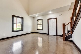 1079 Deer Ln in Azle, TX - Foto de edificio - Building Photo