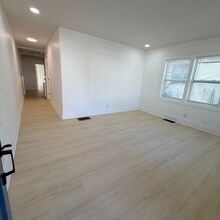 1338 Sharon St NW in Atlanta, GA - Foto de edificio - Building Photo