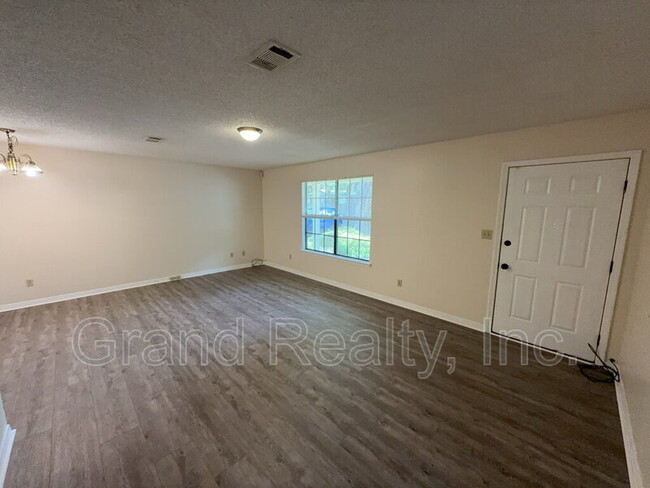 2881 E Johnson Ave in Pensacola, FL - Foto de edificio - Building Photo