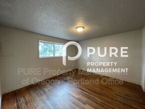 18411 E Burnside St in Portland, OR - Building Photo - Building Photo
