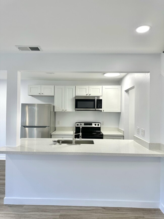 property at 906 E Tiffany Dr