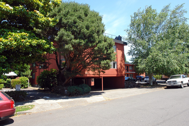 2123-2151 NE Halsey St in Portland, OR - Building Photo - Building Photo