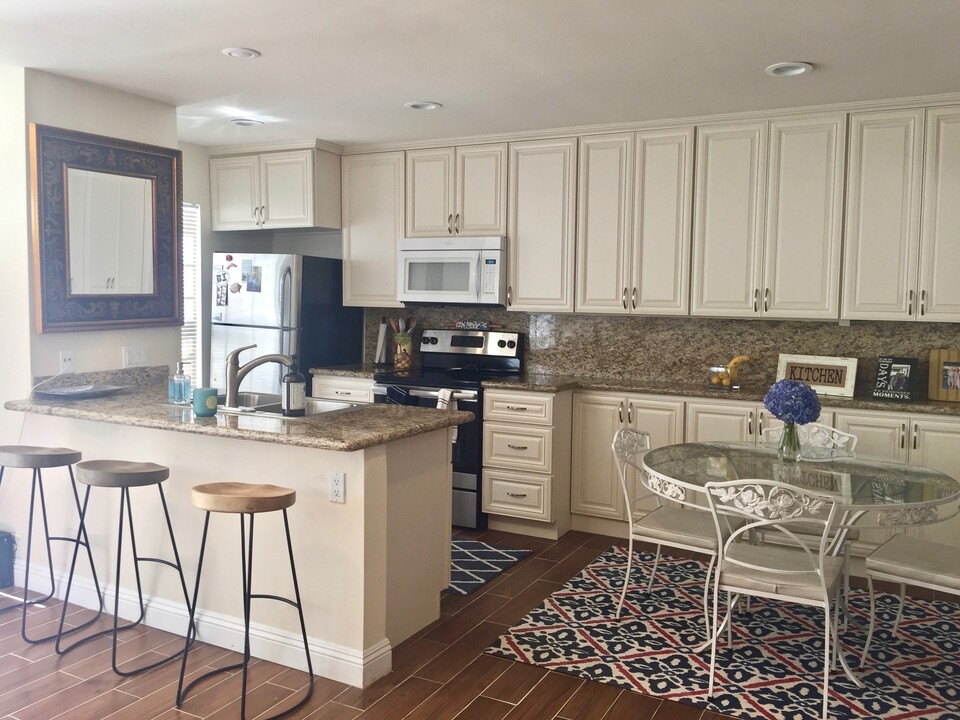 7517 Herschel Ave in San Diego, CA - Building Photo