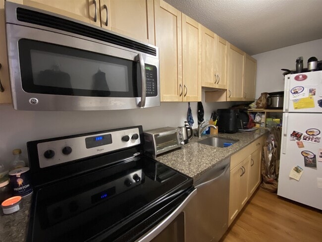 94 Beacon St, Unit 66 in Somerville, MA - Building Photo - Building Photo