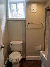 7432 Piney Branch Rd, Unit apartment B in Takoma Park, MD - Foto de edificio - Building Photo