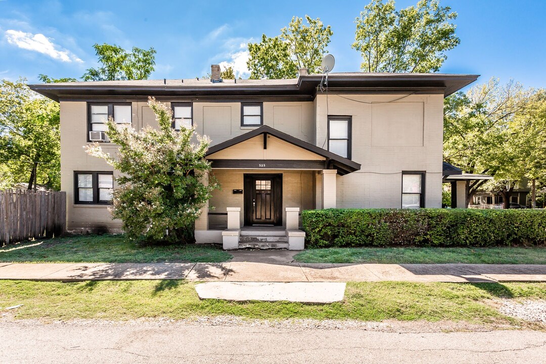 525 Lowell St in Dallas, TX - Foto de edificio