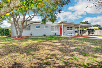 465 17th St NE in Winter Haven, FL - Building Photo - Building Photo