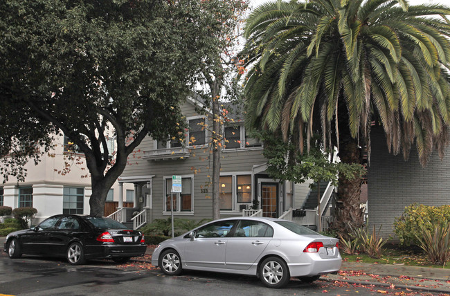 525 Hamilton Ave in Palo Alto, CA - Foto de edificio - Building Photo