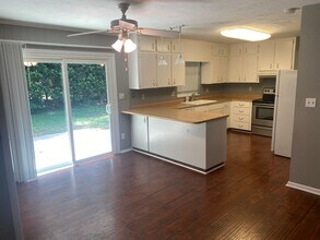 4627 NW 32nd Ave in Gainesville, FL - Building Photo - Building Photo