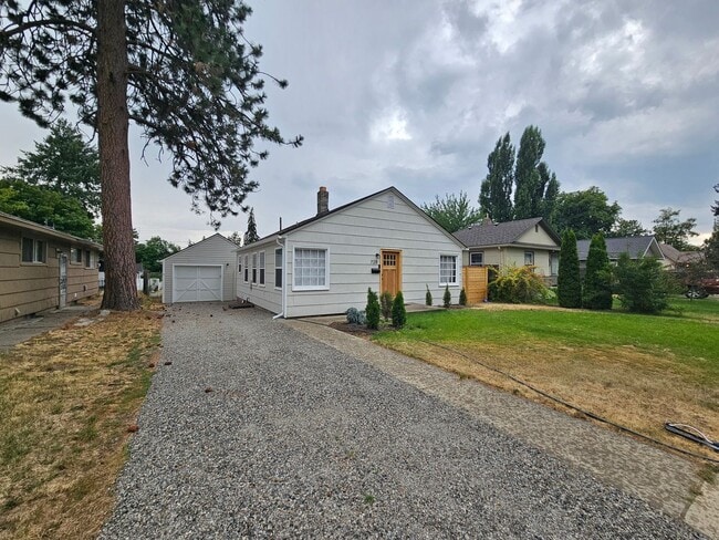 728 E 37th Ave in Spokane, WA - Foto de edificio - Building Photo
