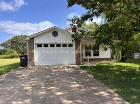 1908 Cherrybark Dr in Greenwood, AR - Building Photo