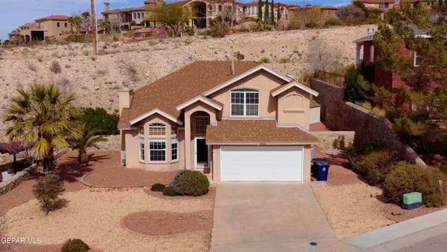 property at 1013 Via De La Paz Dr