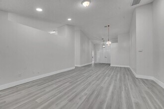 13048 Meadowbreeze Dr in Wellington, FL - Foto de edificio - Building Photo