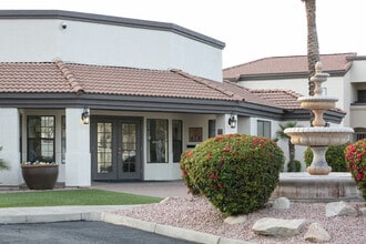 San Martin Apartments in Glendale, AZ - Building Photo - Building Photo