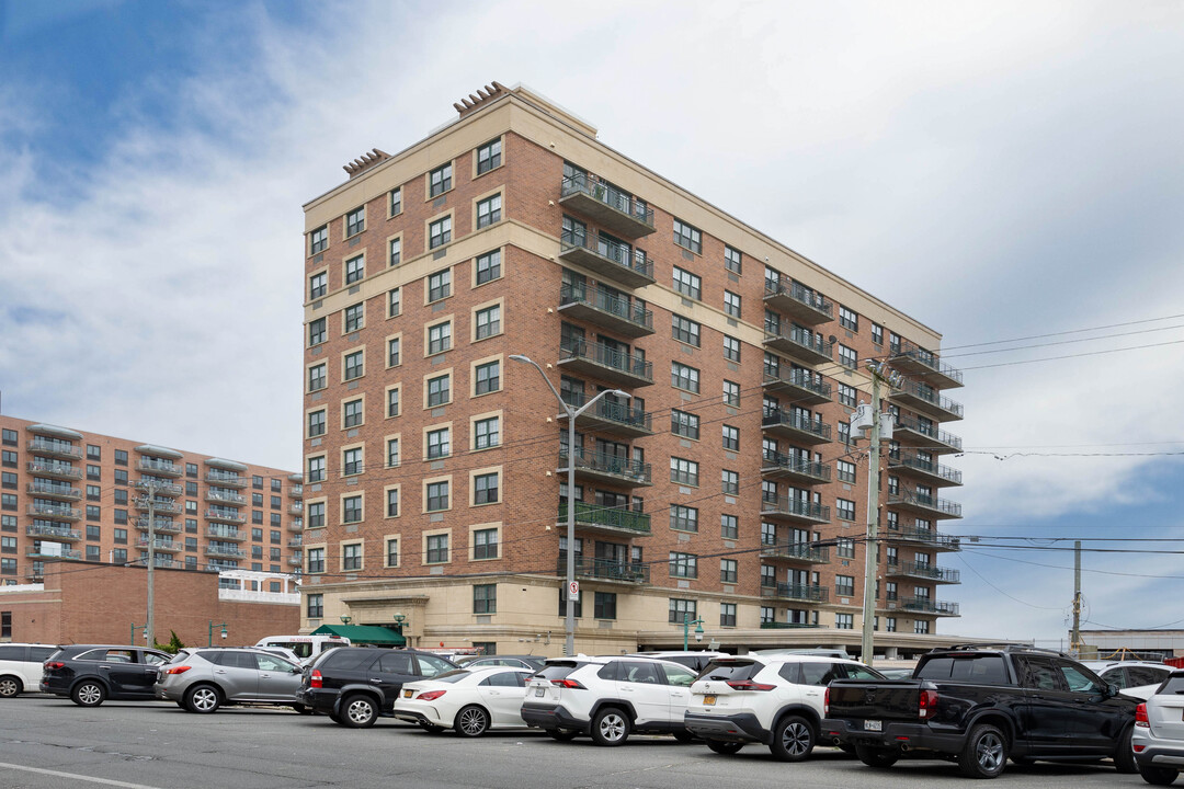 White Sands of Long Beach in Long Beach, NY - Building Photo