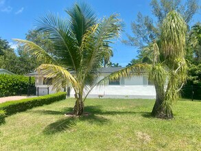 6255 SW 62nd Ct in South Miami, FL - Building Photo - Building Photo