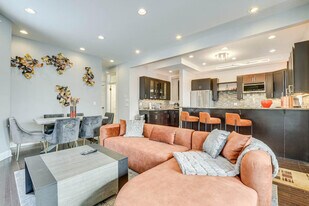 2033 W Washington Blvd in Chicago, IL - Building Photo