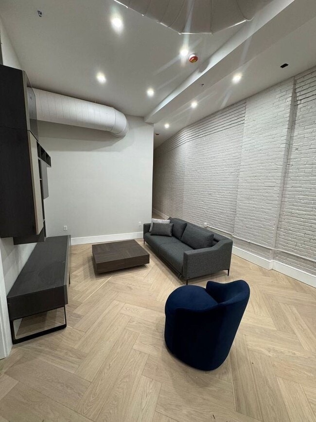 125 Broad St, Unit 3