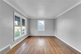 12605 Hirst Ave in Cleveland, OH - Foto de edificio - Building Photo