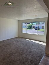 238 Woodlane Dr in Springfield, OR - Building Photo - Building Photo