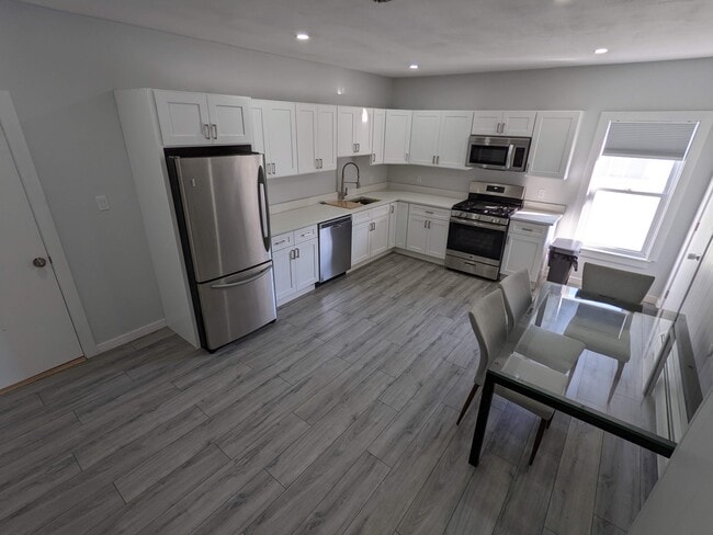 11 Edmands St, Unit 2